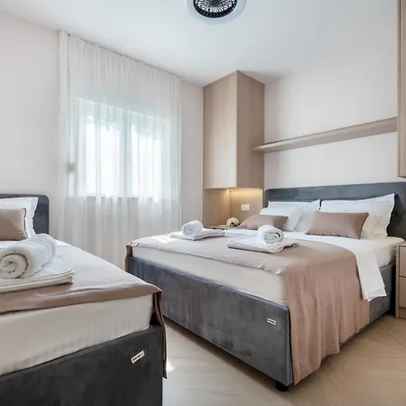 Leo Apartment *